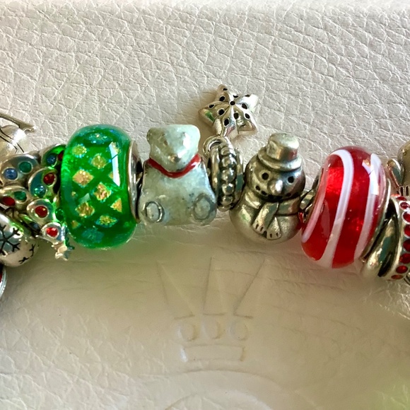 Pandora bracelet with Christmas/ Winter holiday charms - Picture 5 of 7